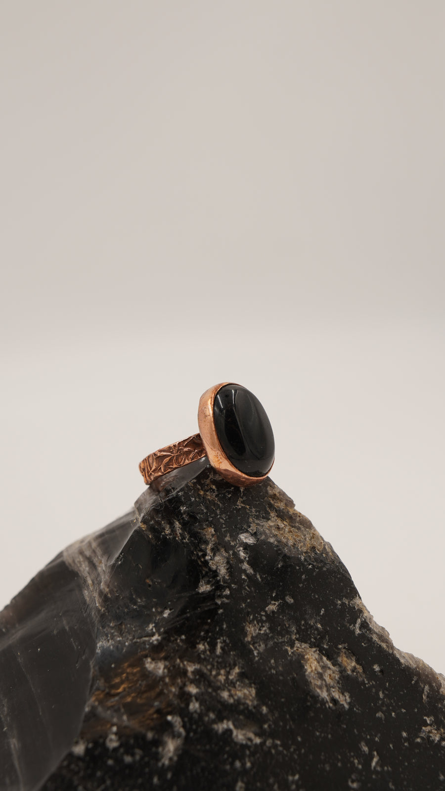 Obsidyen Taşlı Ayarlanabilir Bakır Yüzük