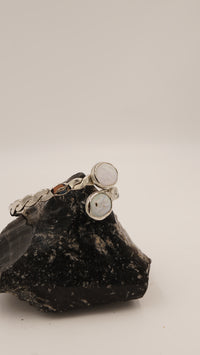 Çift Doğal Sedef Taşlı Saf Bakır Bileklik – 1. Kalite, 18 Ayar Rodyum Altın Kaplama