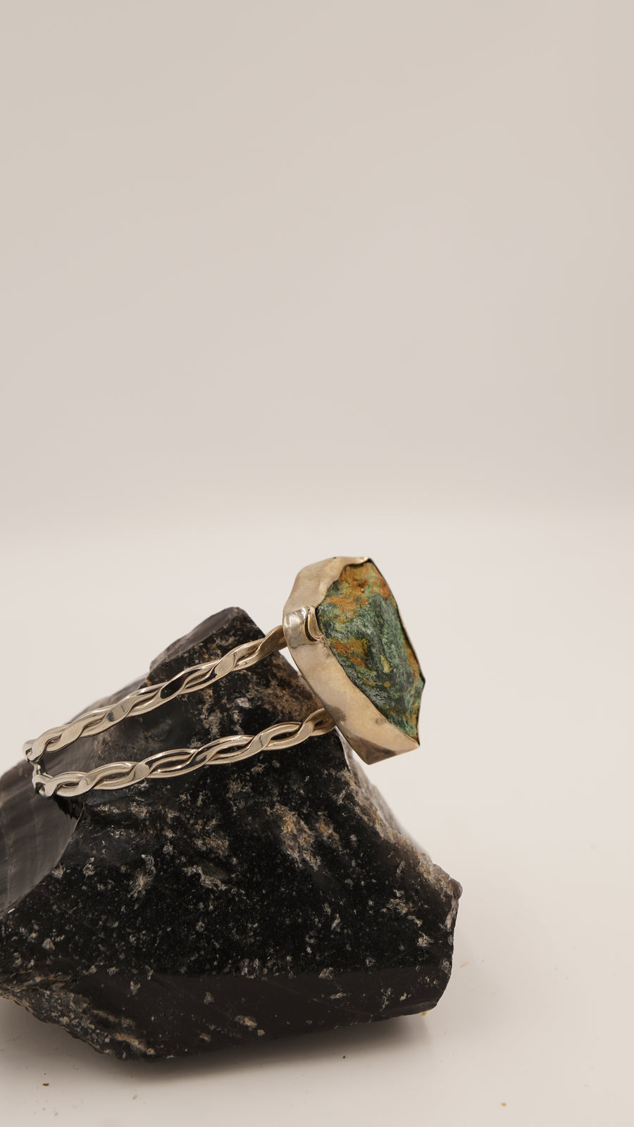 Fuksit Taşlı Saf Bakır Bileklik – 1. Kalite Taş, 18 Ayar Rodyum Altın Kaplama