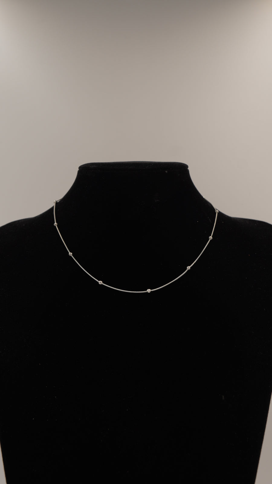 Top Detaylı Çelik Kolye