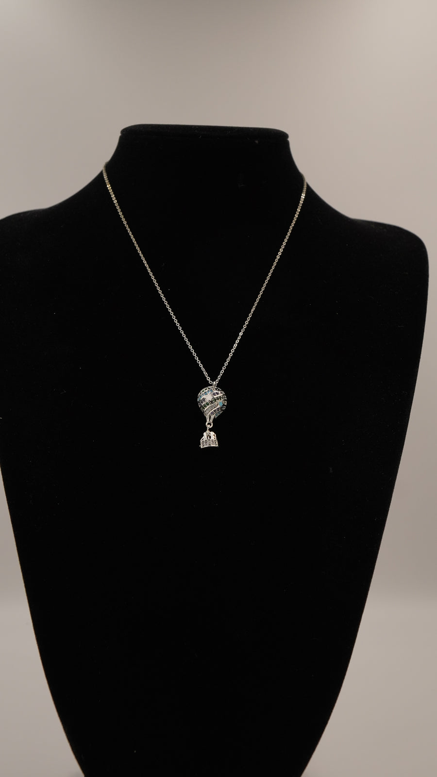 Uçan Balon Figürlü Zirkon Taşlı Kolye