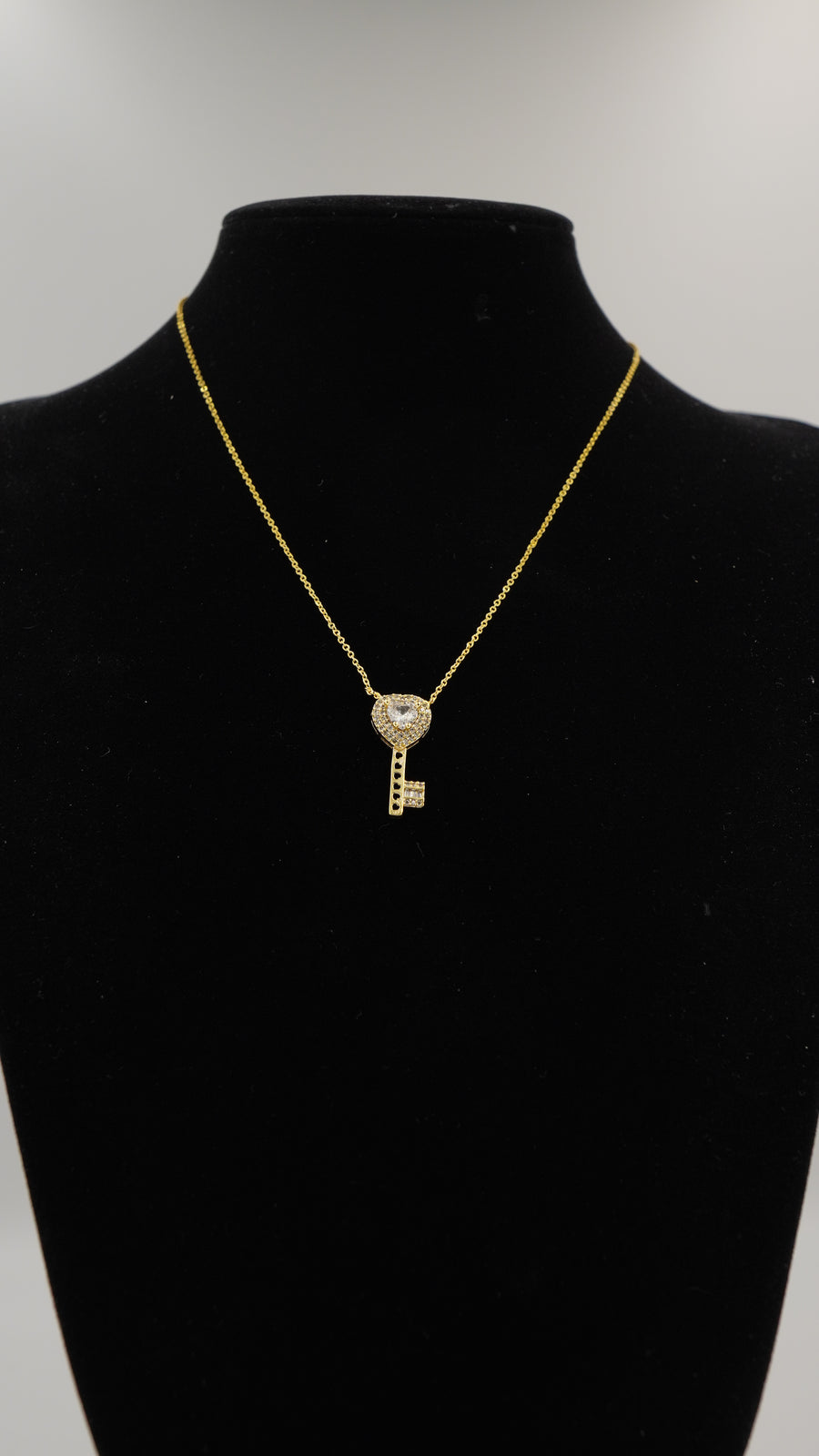 Anahtar Figürlü Zirkon Taşlı Kolye