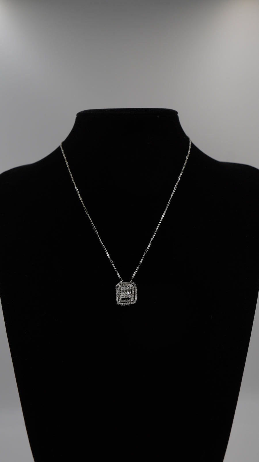 Baget Model Zirkon Taşlı Kolye