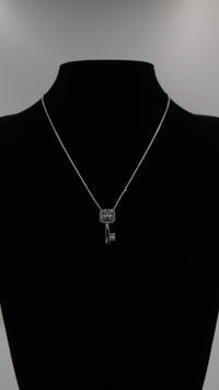 Anahtar Temalı Baget Zirkon Taşlı Kolye