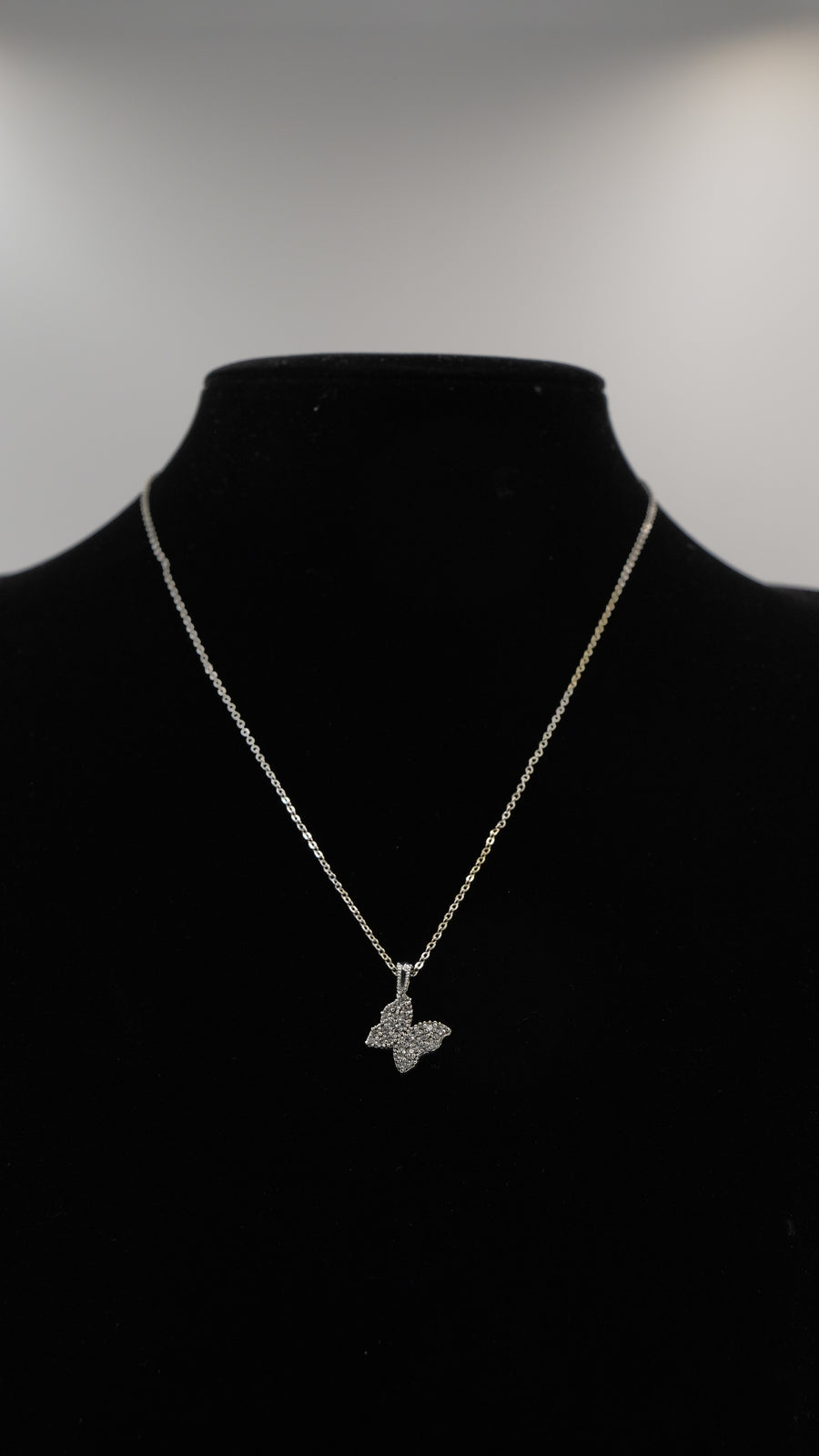 Kelebek Figürlü Zirkon Taşlı Çapraz Kolye