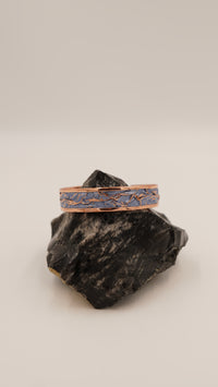 Mavi Buruşuk Dokulu El Yapımı Bakır Bileklik – Ayarlanabilir