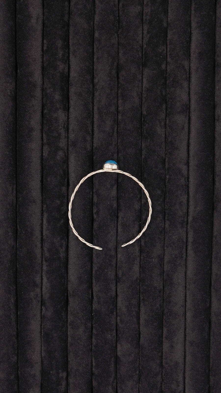 1.Sınıf Akuamarin Taşlı El Yapımı Bakır Bileklik – 18 Ayar Rodyum Altın Kaplama (Gümüş Renk)