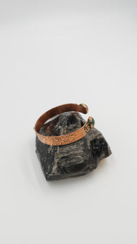 Çift Taşlı Kök Zümrüt Bakır Bileklik – Ayarlanabilir, El Yapımı