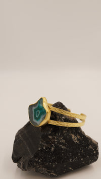 Büyük Boy Brezilya Akik Taşlı Ayarlanabilir Bakır Bileklik – 18 Ayar Sarı Rodyum Altın Kaplama (El Yapımı)