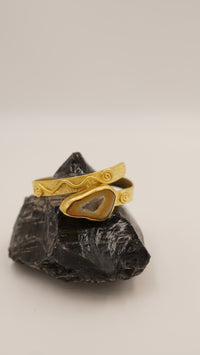 Kristal Oluşumlu Quartz Taşlı Ayarlanabilir Bakır Bileklik – 18 Ayar Sarı Rodyum Altın Kaplama (1. Kalite)