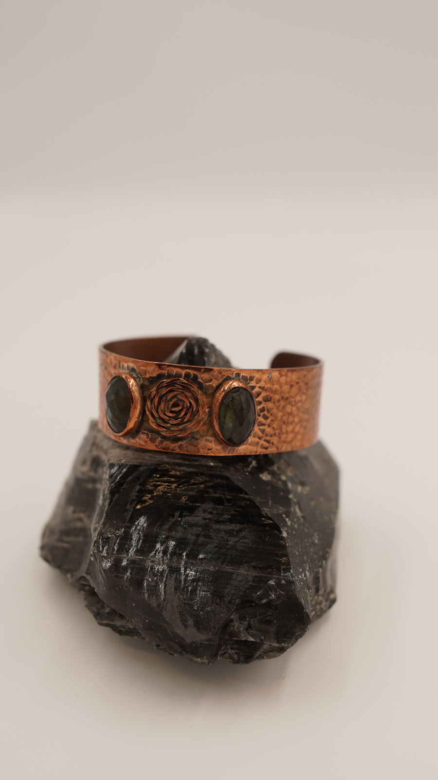 Çift Taşlı Labradorit El Yapımı Saf Bakır Bileklik – Ayarlanabilir