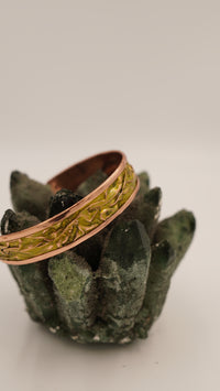 Fıstık Yeşili Buruşuk Dokulu El Yapımı Bakır Bileklik – Ayarlanabilir