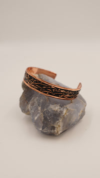 Siyah Buruşuk Dokulu El Yapımı Bakır Bileklik – Ayarlanabilir