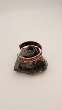 Bordo Buruşuk Dokulu El Yapımı Bakır Bileklik – Ayarlanabilir