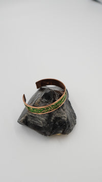 Yeşil Buruşuk Dokulu El Yapımı Bakır Bileklik – Ayarlanabilir