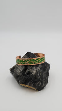 Yeşil Buruşuk Dokulu El Yapımı Bakır Bileklik – Ayarlanabilir