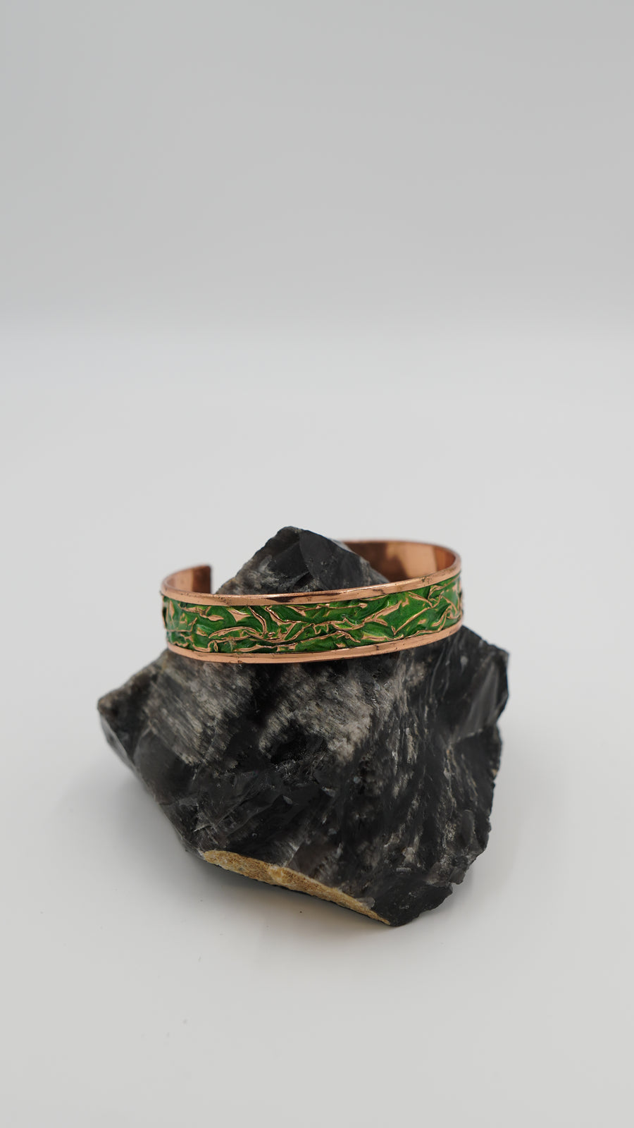 Yeşil Buruşuk Dokulu El Yapımı Bakır Bileklik – Ayarlanabilir