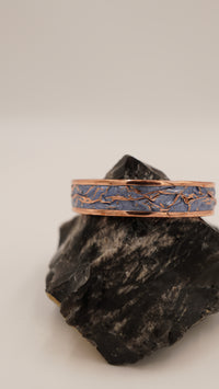 Mavi Buruşuk Dokulu El Yapımı Bakır Bileklik – Ayarlanabilir