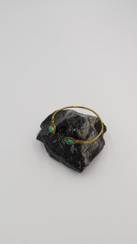 Helen Tarzı Turkuaz Taşlı Pirinç Bileklik – El Yapımı, Ayarlanabilir (VIP)