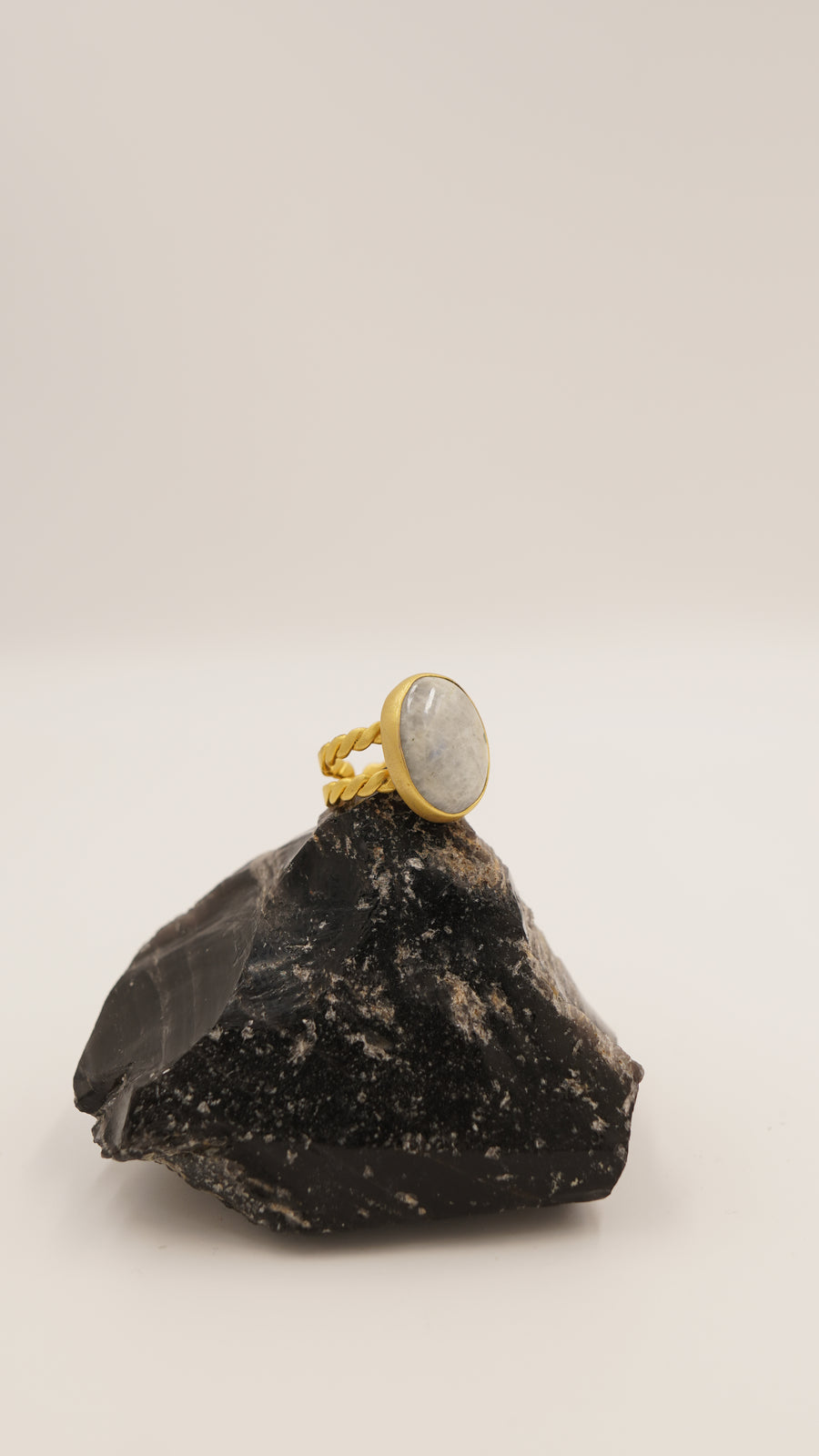 Ay Taşlı 18 Ayar Rodyum Altın Kaplama Bakır Yüzük – Tek Üretim