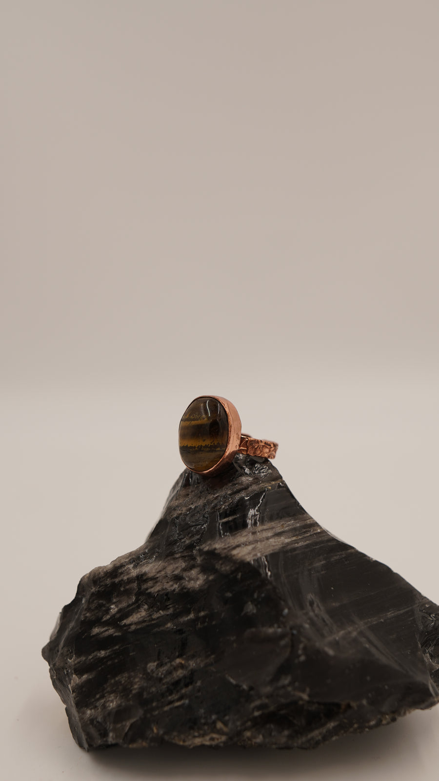 Kaplan Gözü Taşlı Saf Bakır Yüzük – Tek Üretim