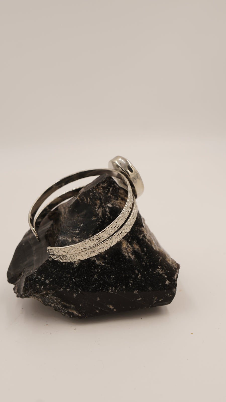 Obsidyen Taşlı Saf Bakır Bileklik – 1. Kalite Taş, 18 Ayar Rodyum Altın Kaplama