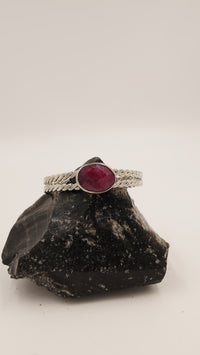 Kök Yakut Taşlı Saf Bakır Bileklik – 1. Kalite Taş, 18 Ayar Rodyum Altın Kaplama