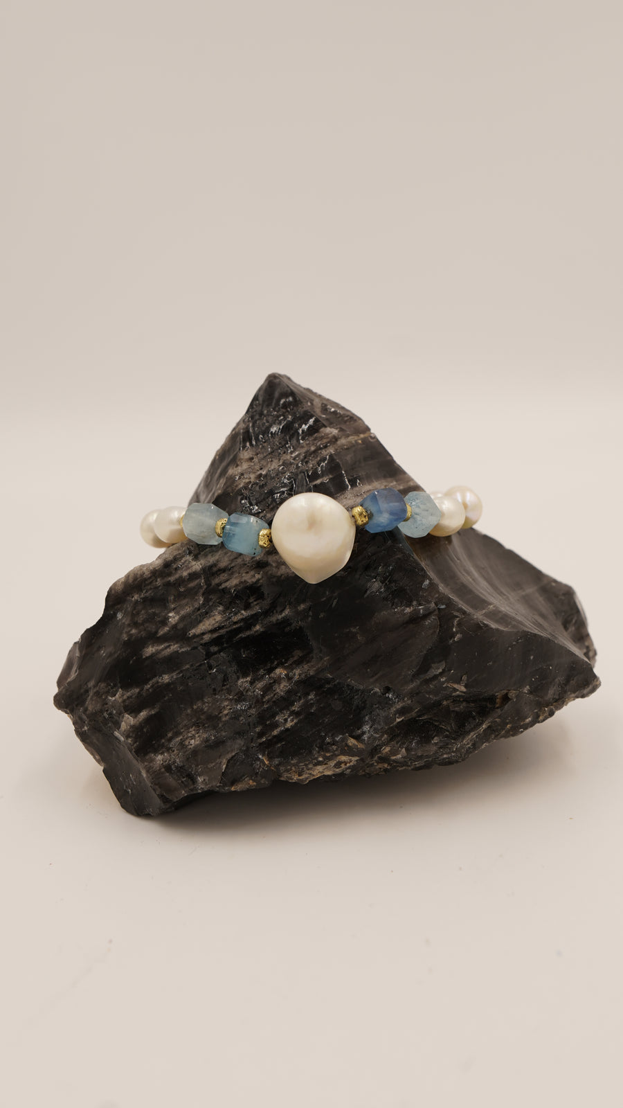 Barok İnci & Lapis Taşlı Bileklik – El Yapımı, Çelik Metal (17 cm + 5 cm Uzatma)