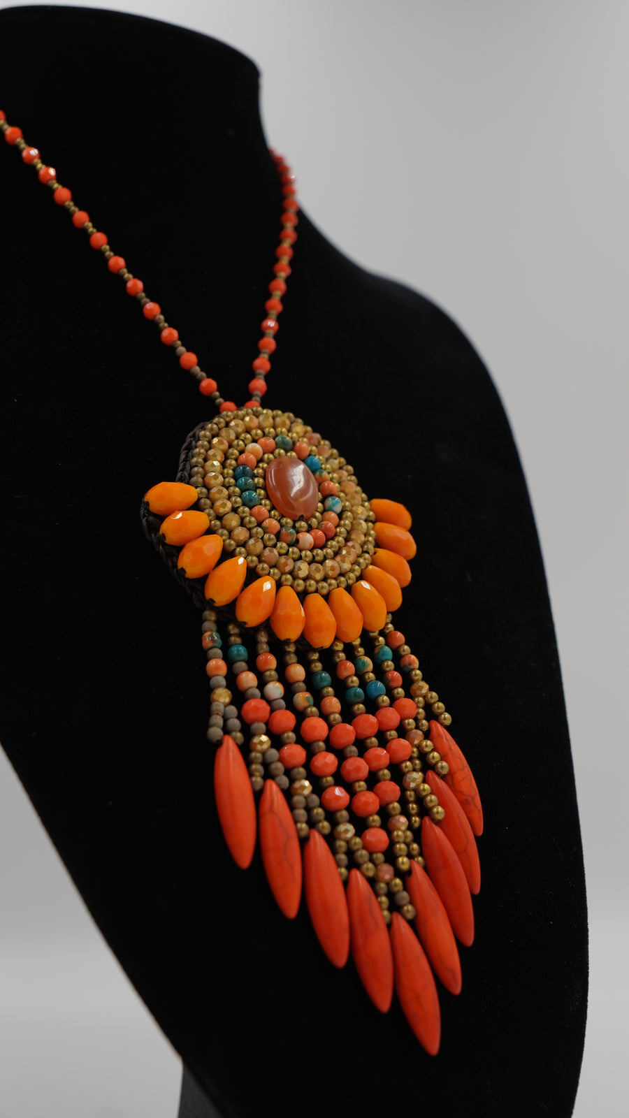 Akik & Mercan Detaylı Otantik Püsküllü Kolye