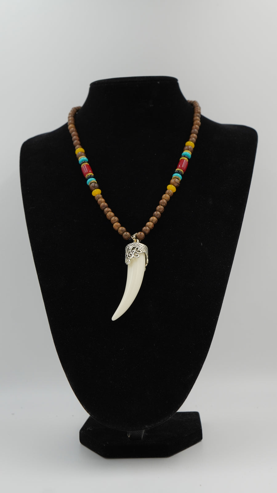 Mercan Detaylı Diş Formlu Otantik Doğal Taş Kolye