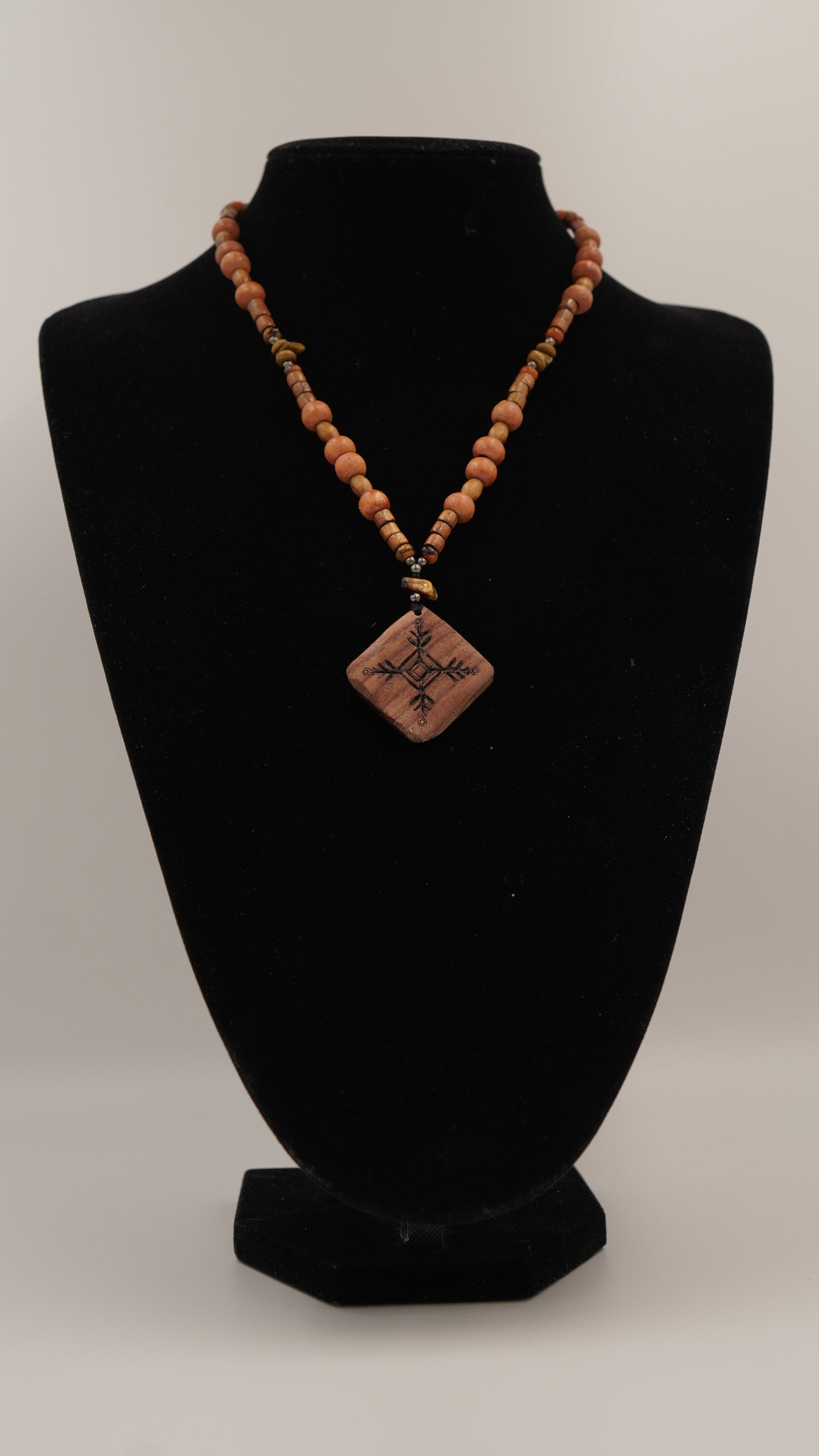 Rune Enerji Doğal Taşlı Kolye