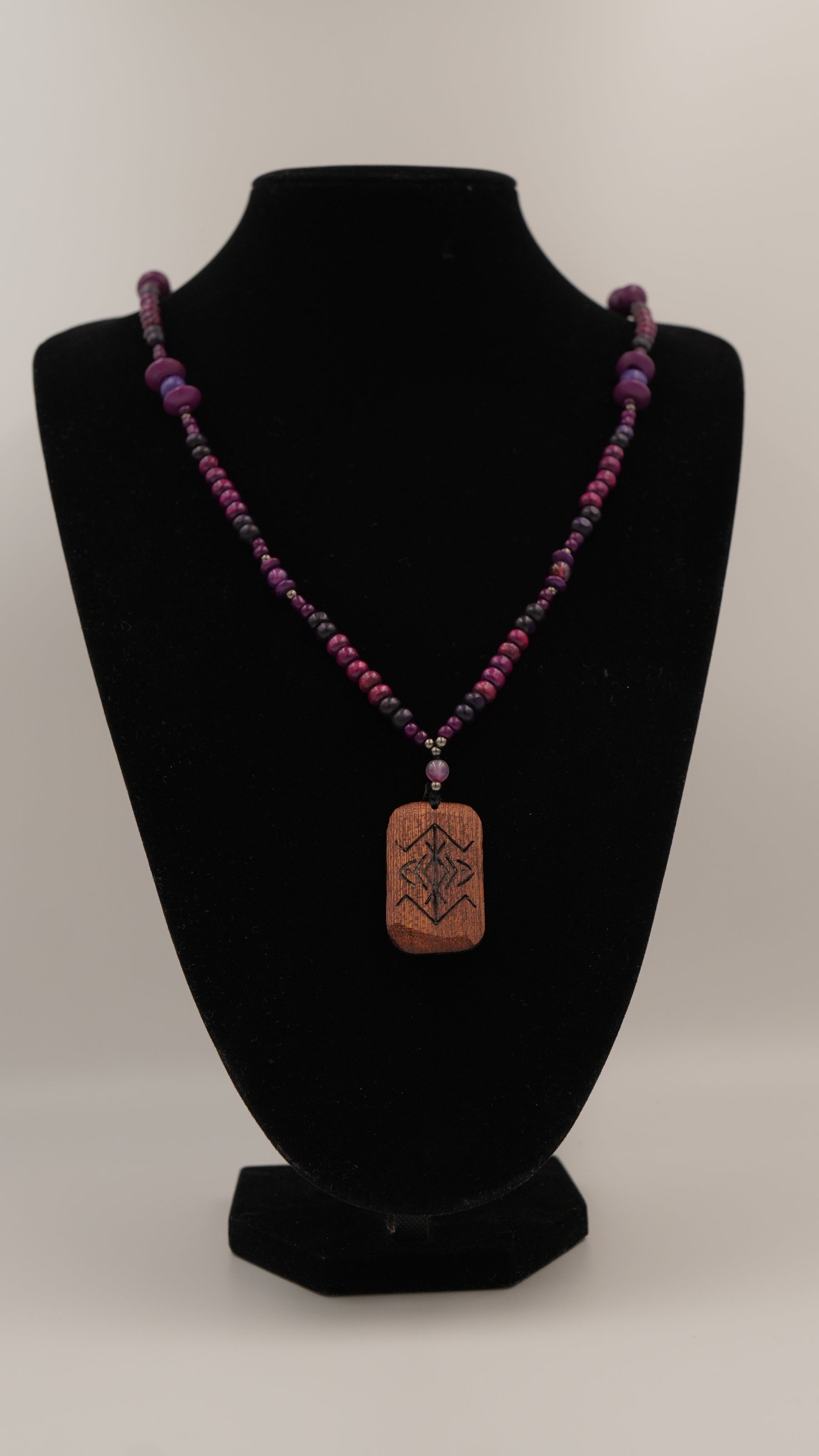 Rune Pusula Doğal Taşlı Kolye