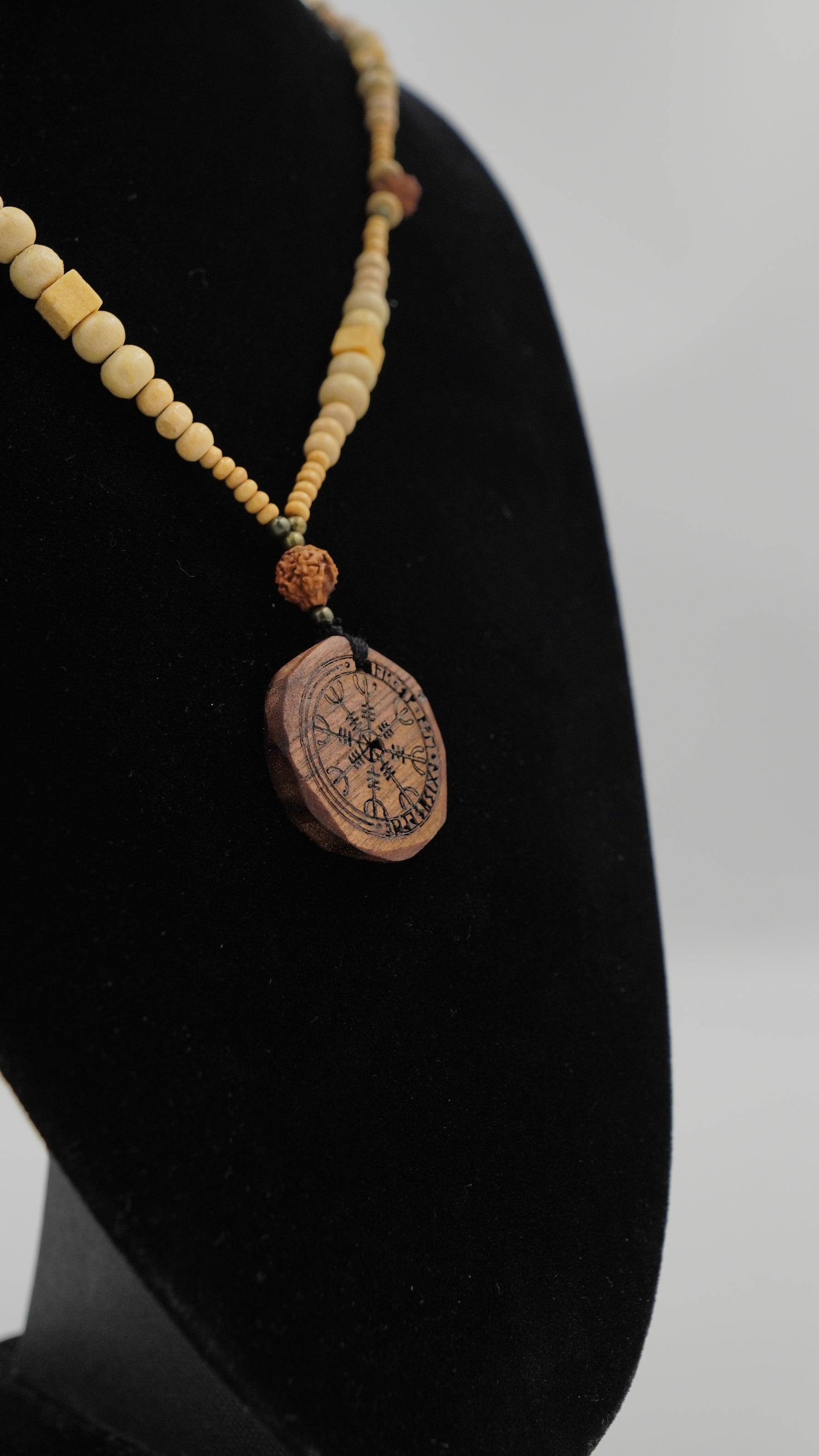 Rune Pusula Doğal Taşlı Kolye