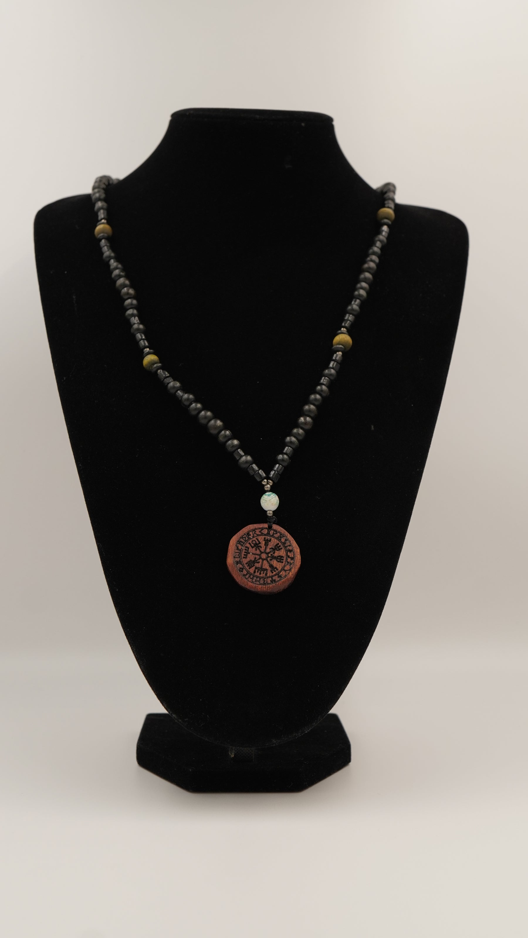 Rune Pusula Doğal Taşlı Kolye