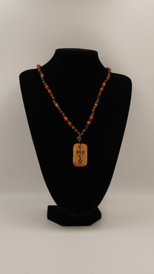 Rune Para Figürlü Doğal Taşlı Kolye