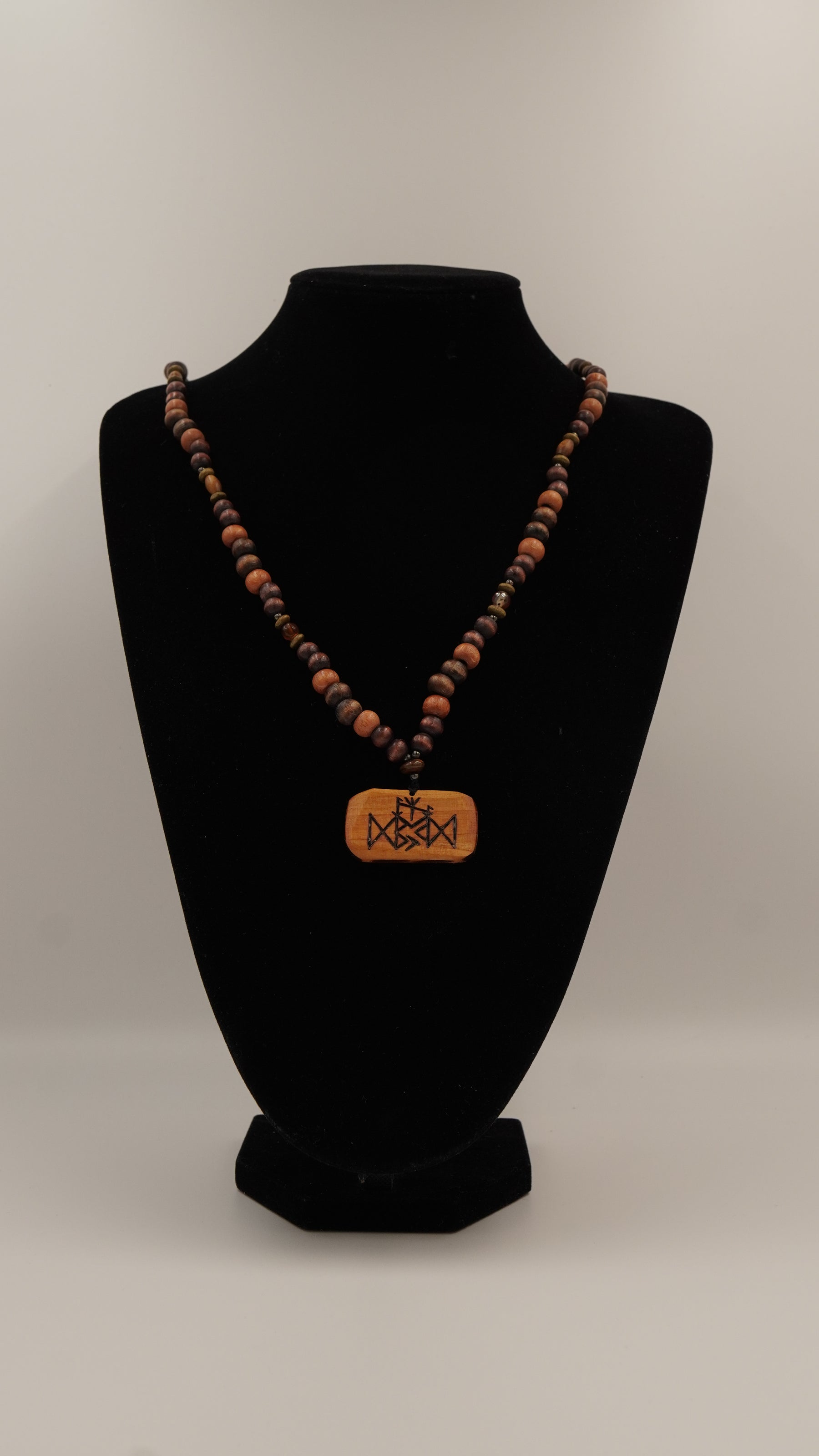 Rune Arınma & Denge Doğal Taşlı Kolye