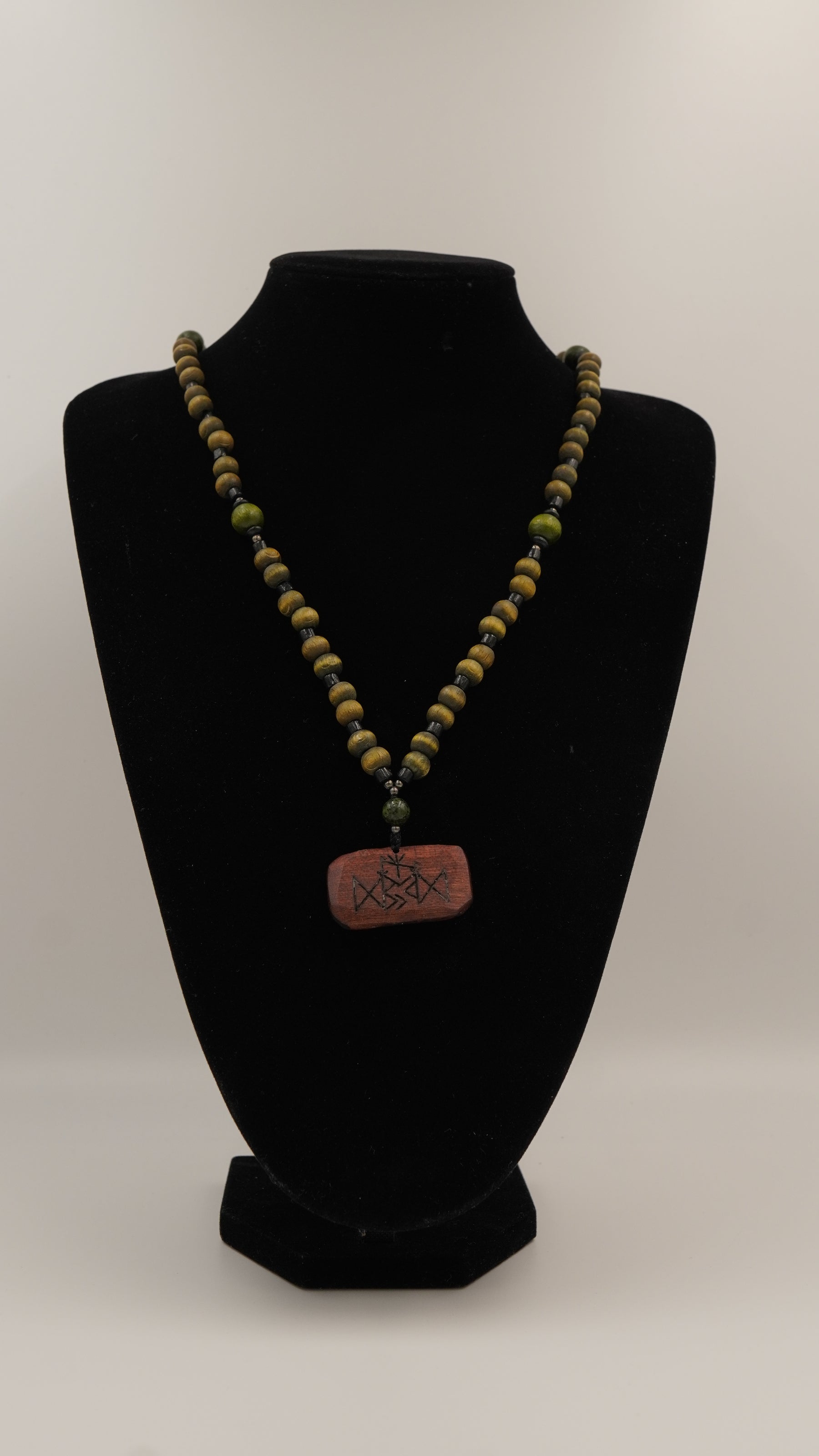 Rune Arınma & Denge Doğal Taşlı Kolye