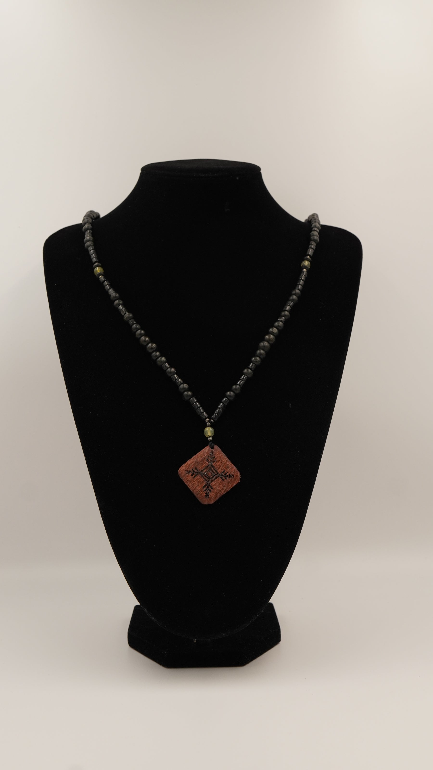 Rune Enerji Doğal Taşlı Kolye