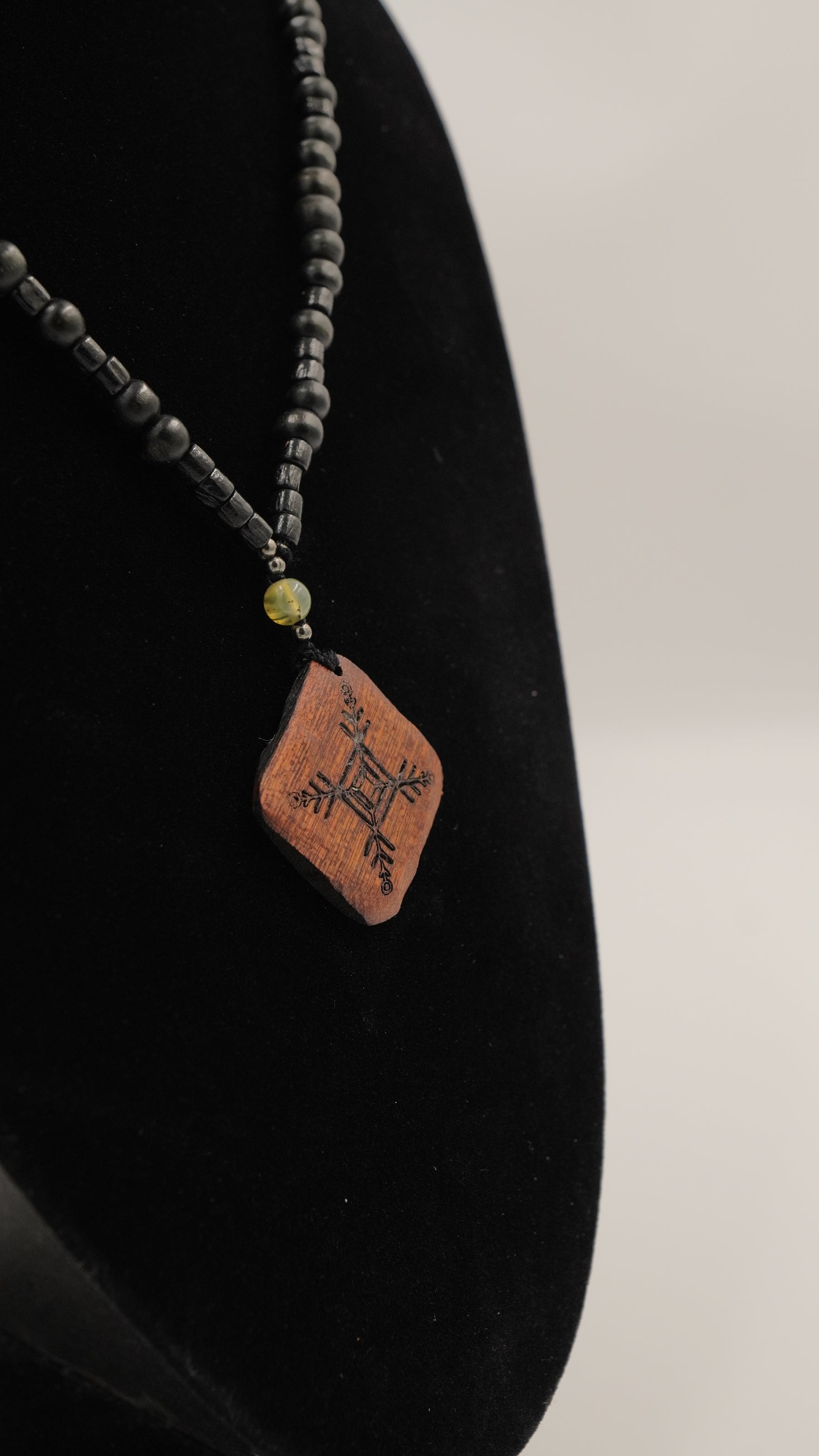 Rune Enerji Doğal Taşlı Kolye