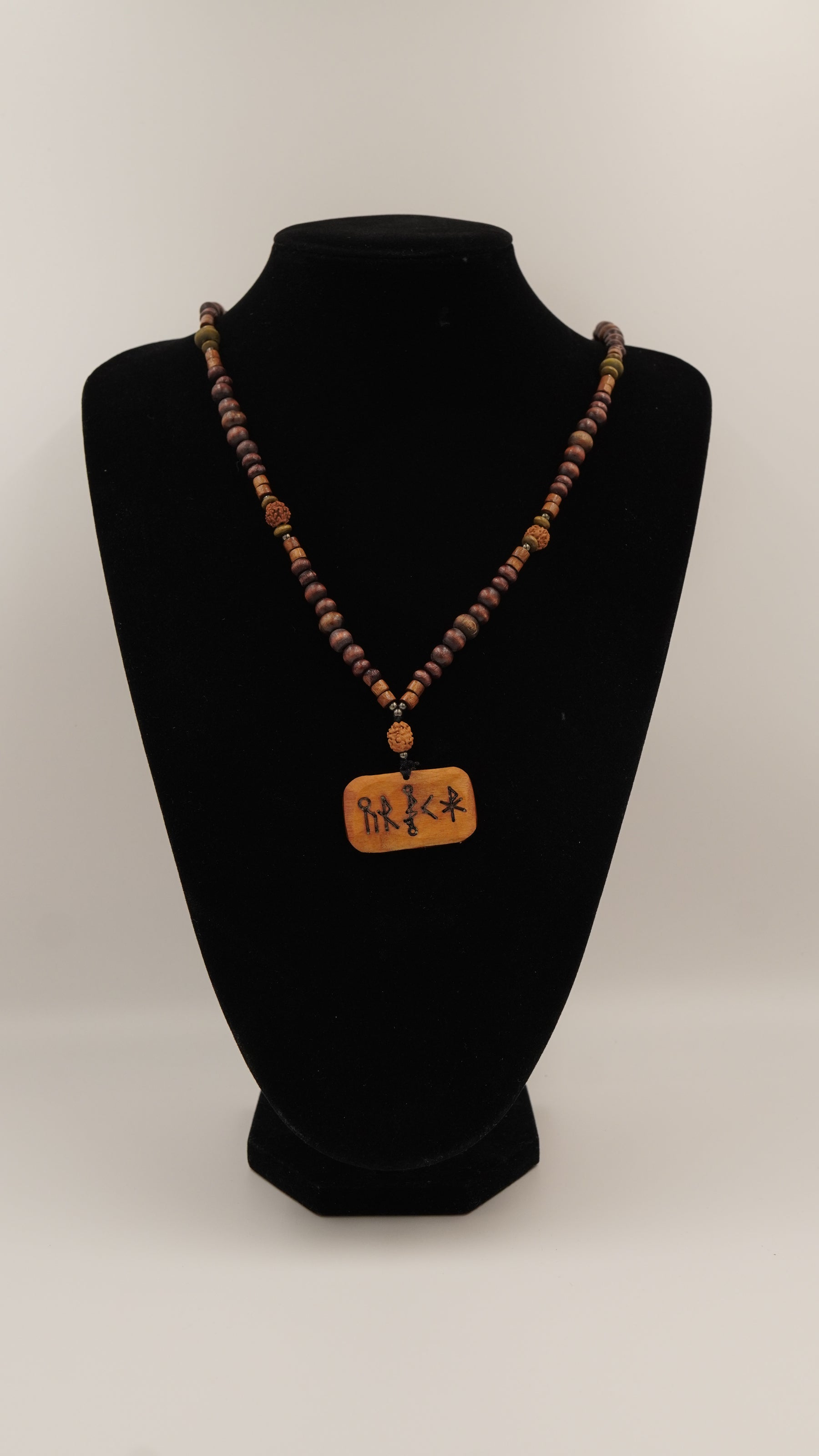 Rune Dönüşüm Doğal Taşlı Kolye