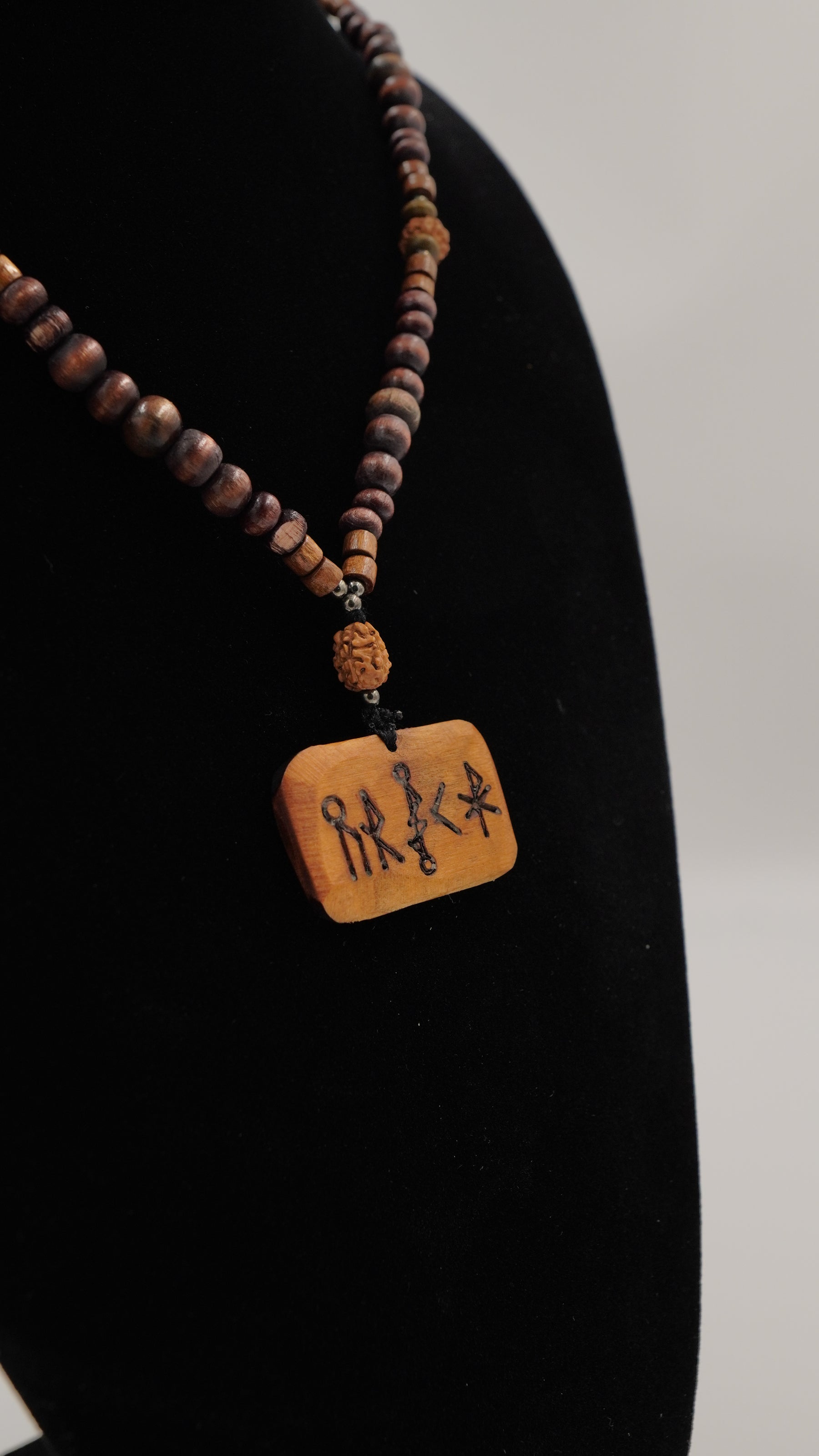 Rune Dönüşüm Doğal Taşlı Kolye