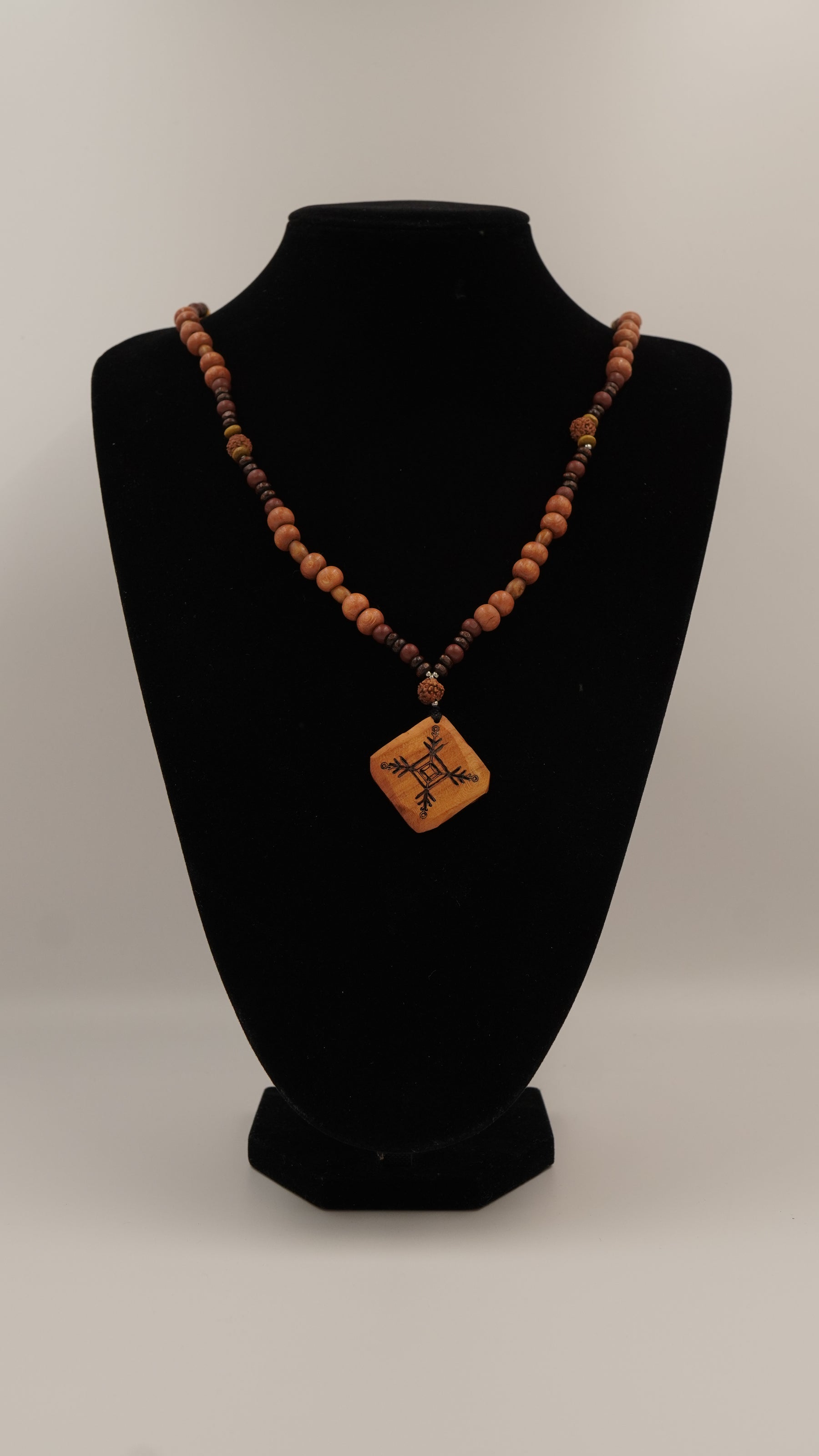 Rune Enerji Doğal Taşlı Kolye