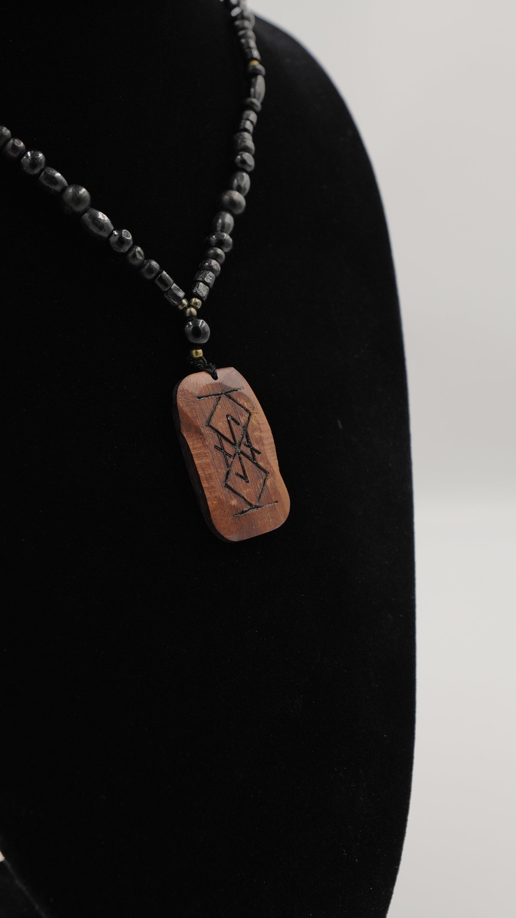 Rune Uyumlanma Doğal Taşlı Kolye