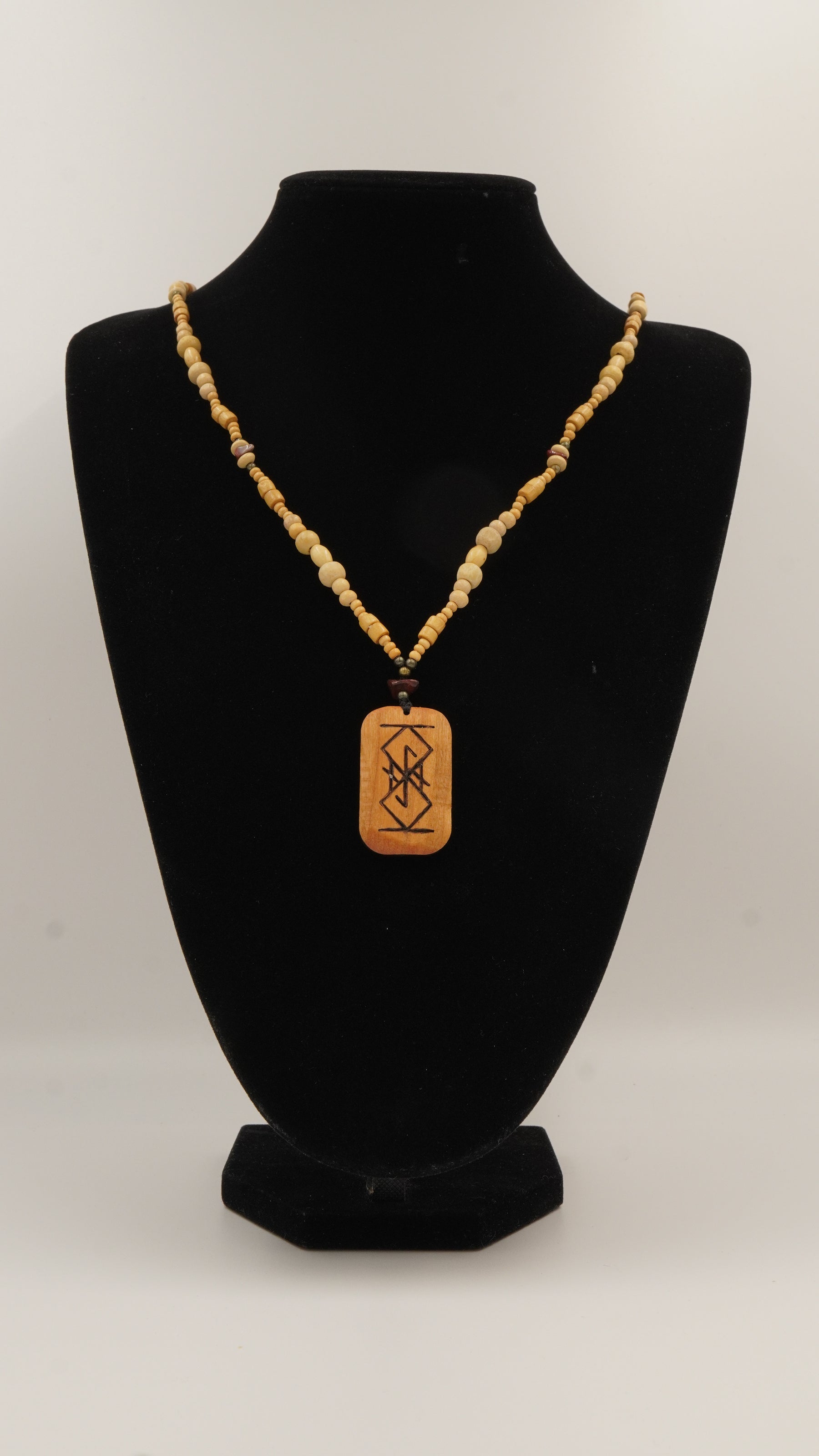 Rune Şahin Gözü Doğal Taşlı Kolye