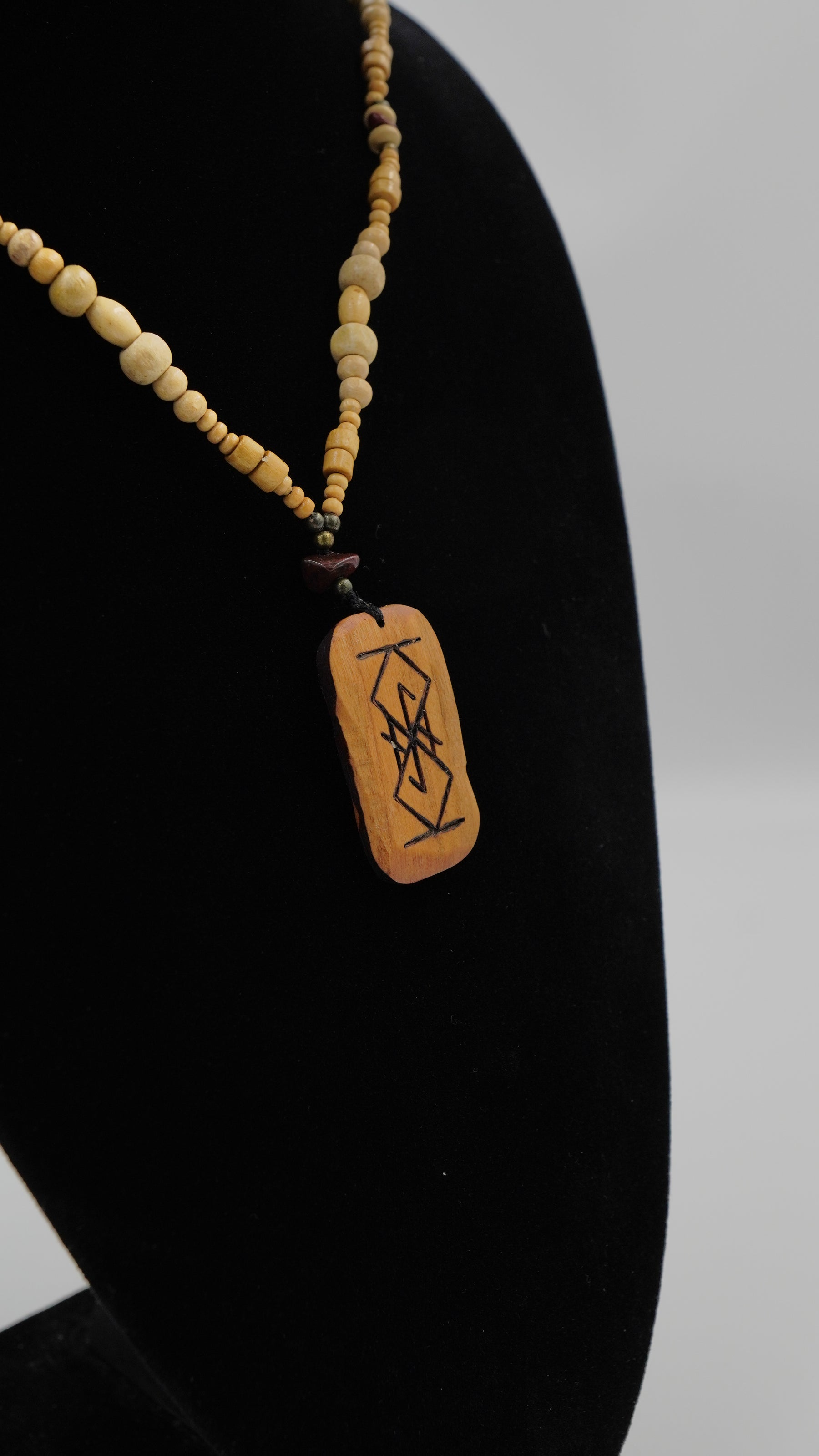 Rune Şahin Gözü Doğal Taşlı Kolye