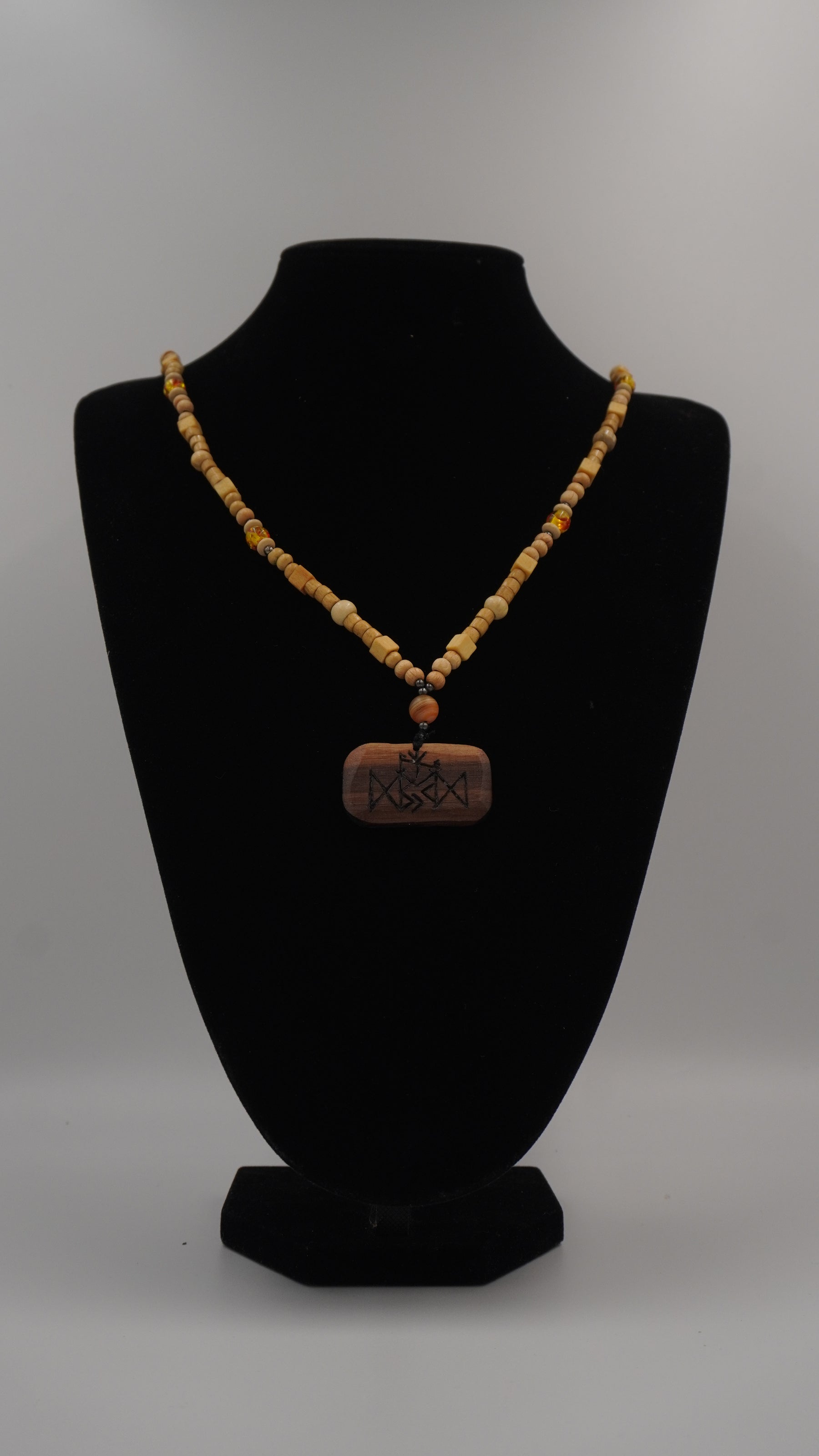 Rune Arınma & Denge Doğal Taşlı Kolye