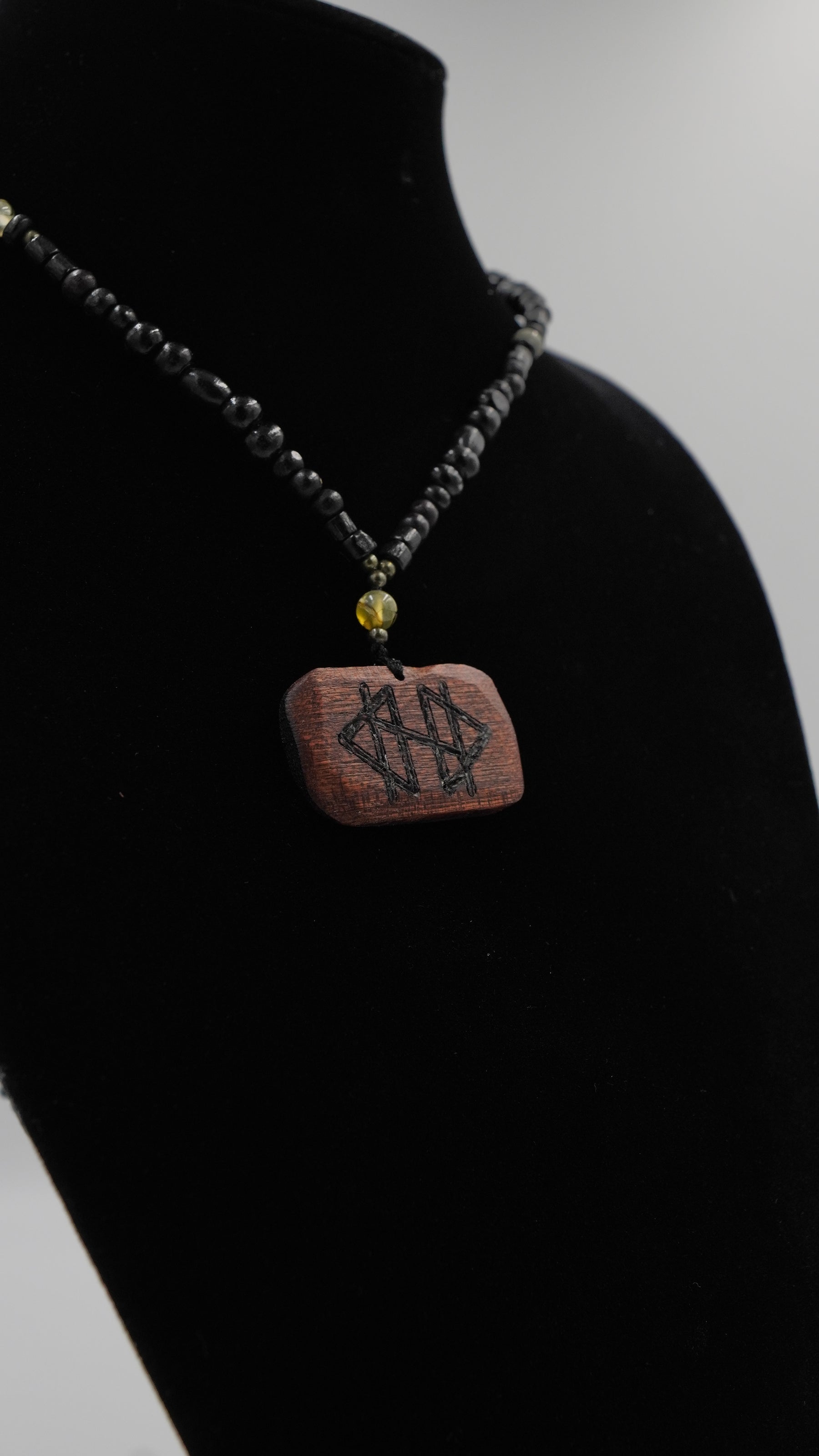 Rune Koruma Doğal Taşlı Kolye