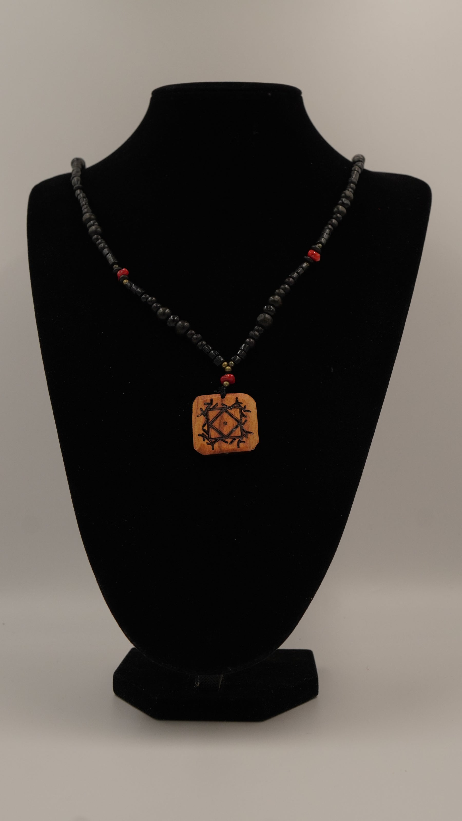 Rune Yetenek & Karizma Doğal Taşlı Kolye