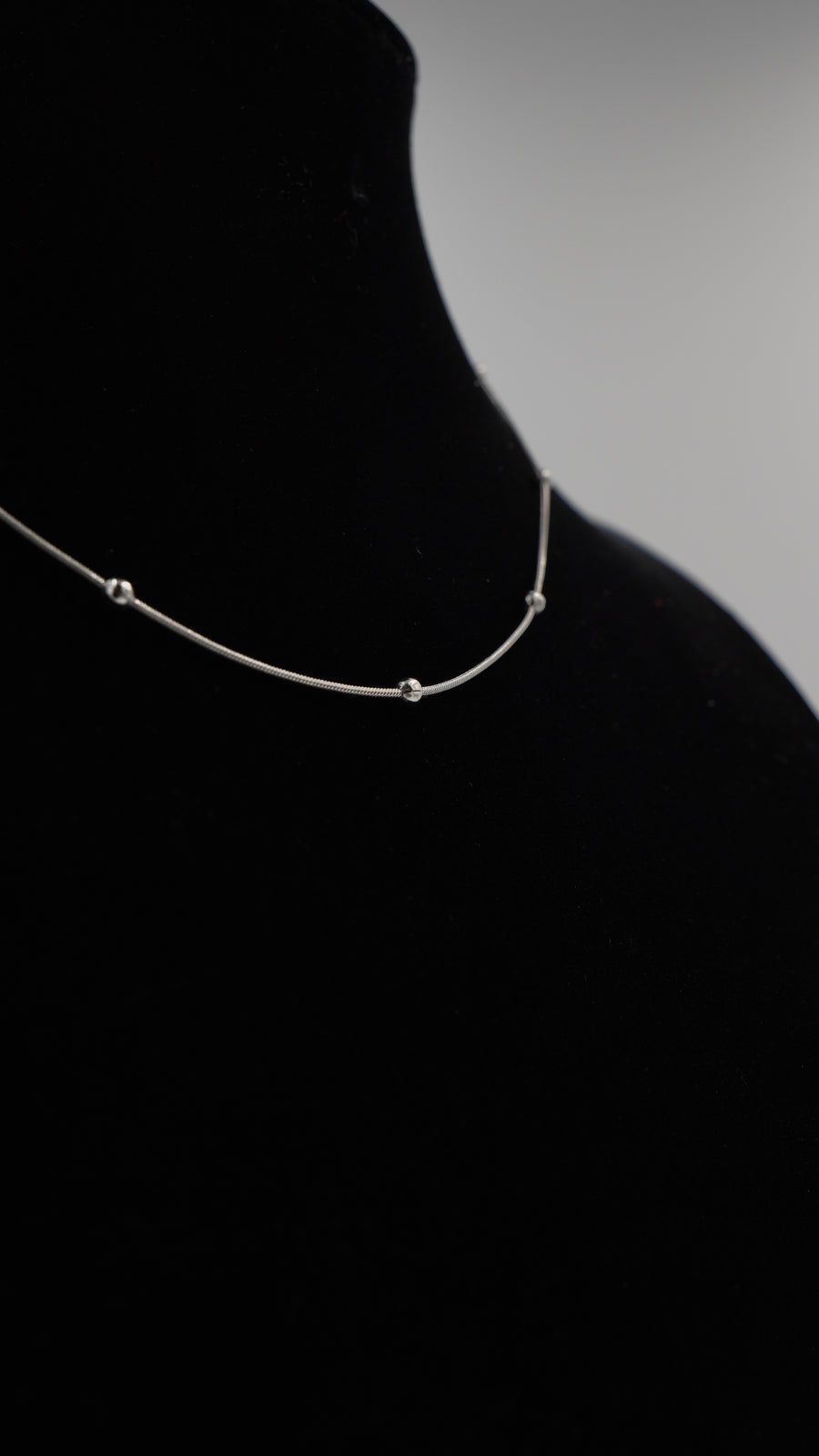 Top Detaylı Çelik Kolye