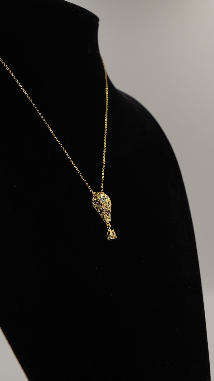 Balon Figürlü Zirkon Taşlı Kolye